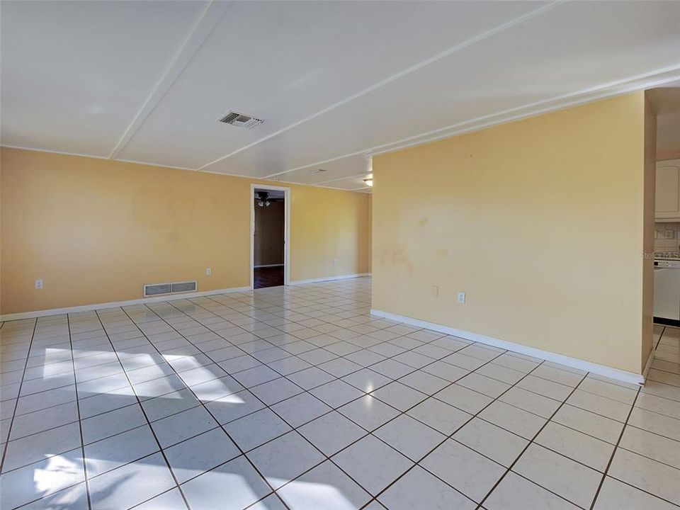 Activo con contrato: $249,000 (2 camas, 2 baños, 1150 Pies cuadrados)