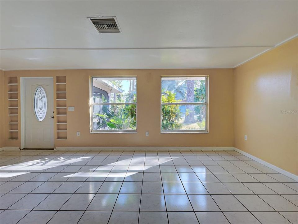 Activo con contrato: $249,000 (2 camas, 2 baños, 1150 Pies cuadrados)