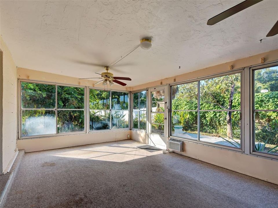 Activo con contrato: $249,000 (2 camas, 2 baños, 1150 Pies cuadrados)