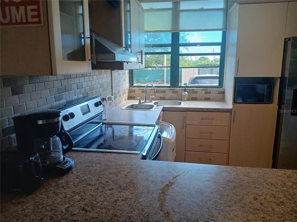 For Sale: $325,000 (3 beds, 2 baths, 1168 Square Feet)