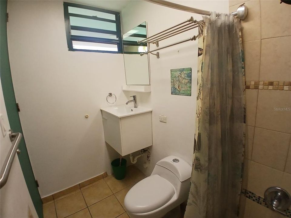 For Sale: $325,000 (3 beds, 2 baths, 1168 Square Feet)