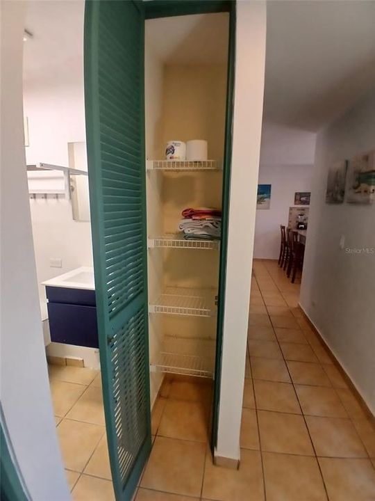 For Sale: $325,000 (3 beds, 2 baths, 1168 Square Feet)