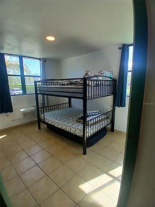 For Sale: $325,000 (3 beds, 2 baths, 1168 Square Feet)