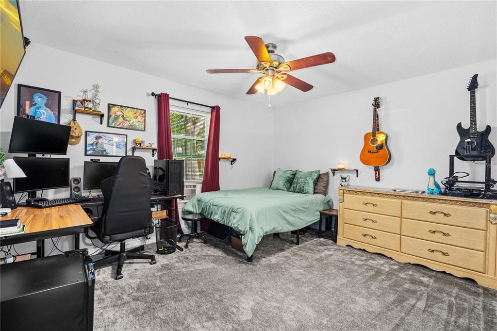 合同活跃: $325,000 (3 贝兹, 2 浴室, 1753 平方英尺)