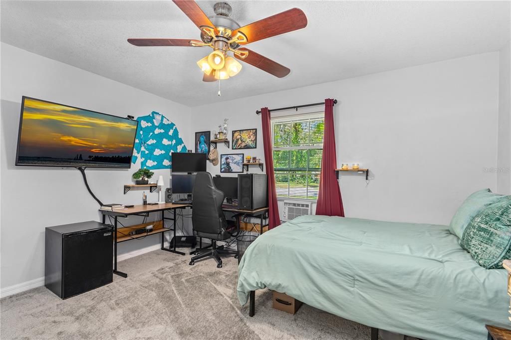 合同活跃: $325,000 (3 贝兹, 2 浴室, 1753 平方英尺)