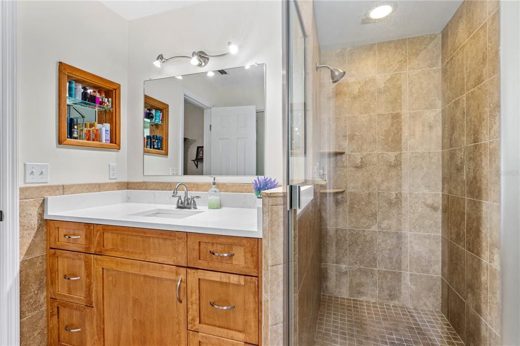 合同活跃: $325,000 (3 贝兹, 2 浴室, 1753 平方英尺)