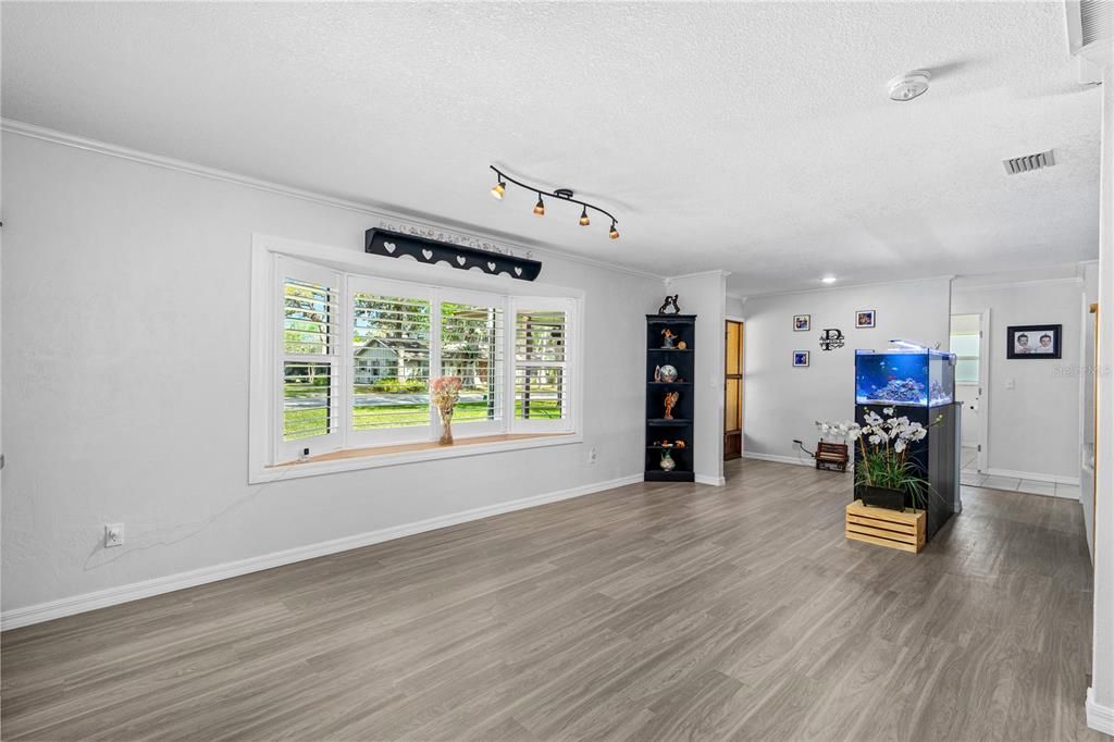 合同活跃: $325,000 (3 贝兹, 2 浴室, 1753 平方英尺)