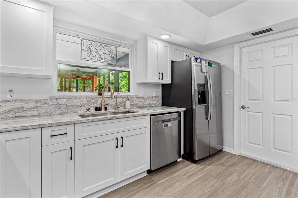 合同活跃: $325,000 (3 贝兹, 2 浴室, 1753 平方英尺)