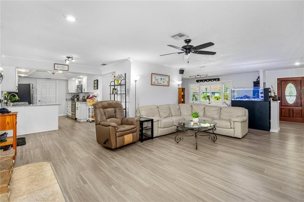 合同活跃: $325,000 (3 贝兹, 2 浴室, 1753 平方英尺)