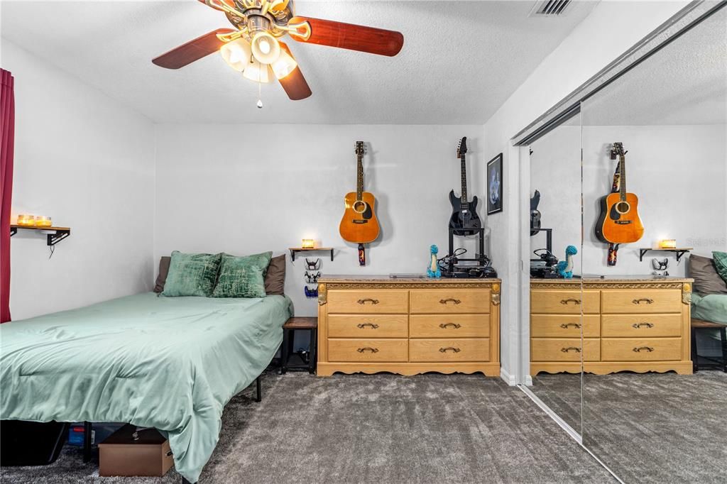 合同活跃: $325,000 (3 贝兹, 2 浴室, 1753 平方英尺)