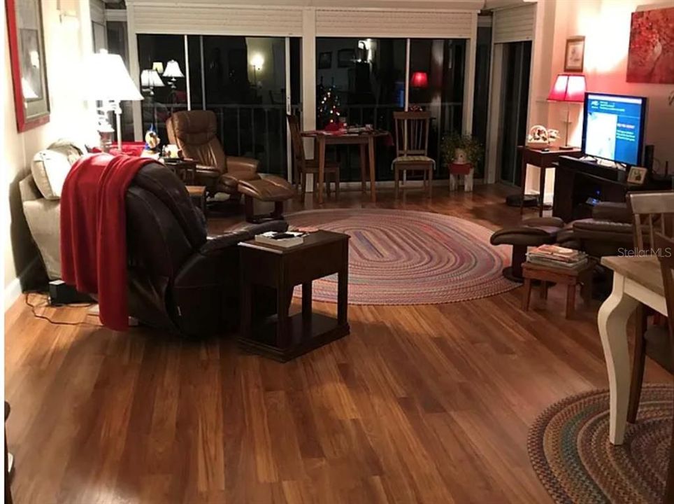 На продажу: $375,000 (2 спален, 2 ванн, 1235 Квадратных фут)