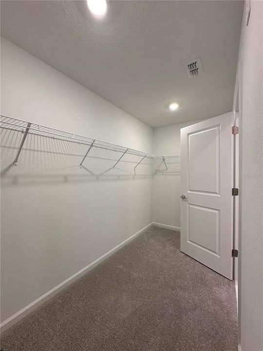 For Rent: $2,350 (4 beds, 2 baths, 1879 Square Feet)