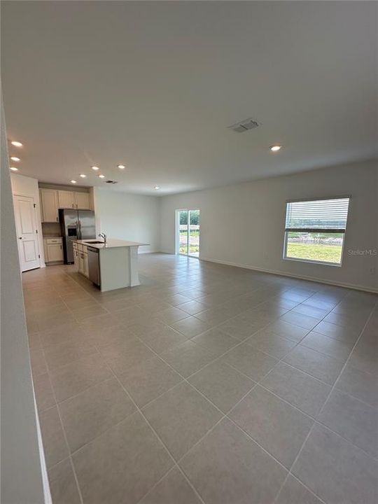 For Rent: $2,350 (4 beds, 2 baths, 1879 Square Feet)