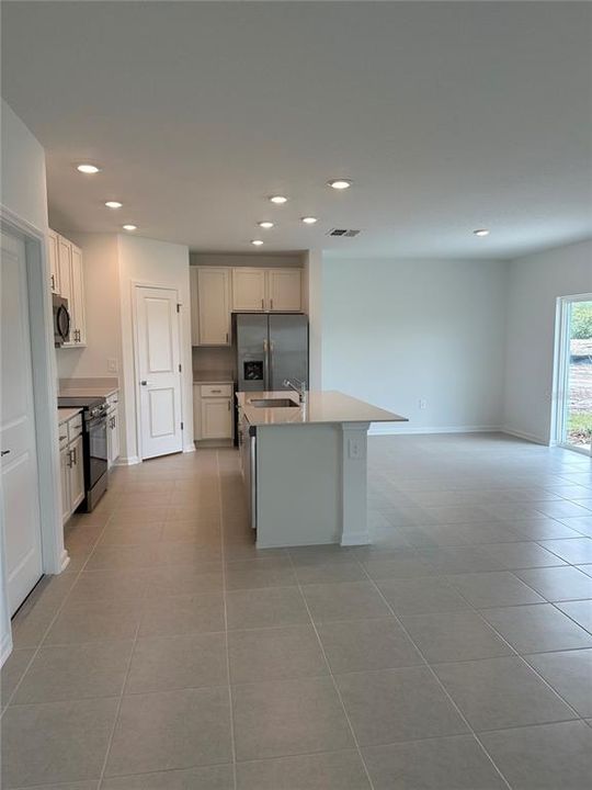 For Rent: $2,350 (4 beds, 2 baths, 1879 Square Feet)