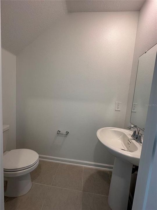 For Rent: $2,350 (4 beds, 2 baths, 1879 Square Feet)