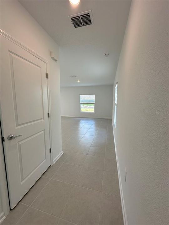 For Rent: $2,350 (4 beds, 2 baths, 1879 Square Feet)