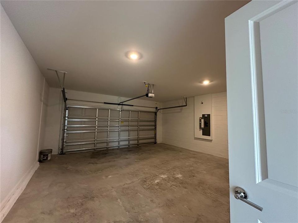 For Rent: $2,350 (4 beds, 2 baths, 1879 Square Feet)