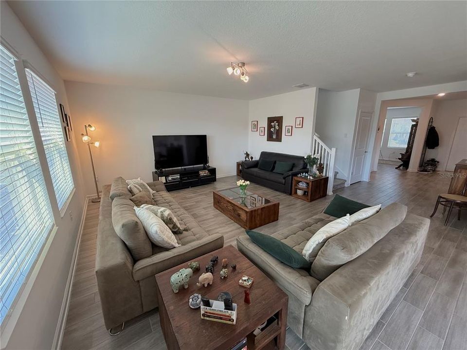 For Rent: $3,200 (4 beds, 2 baths, 3165 Square Feet)