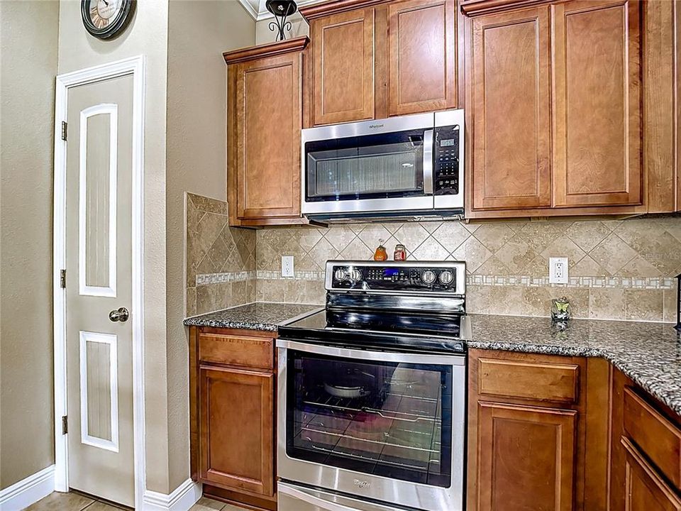 For Sale: $325,000 (3 beds, 2 baths, 1443 Square Feet)