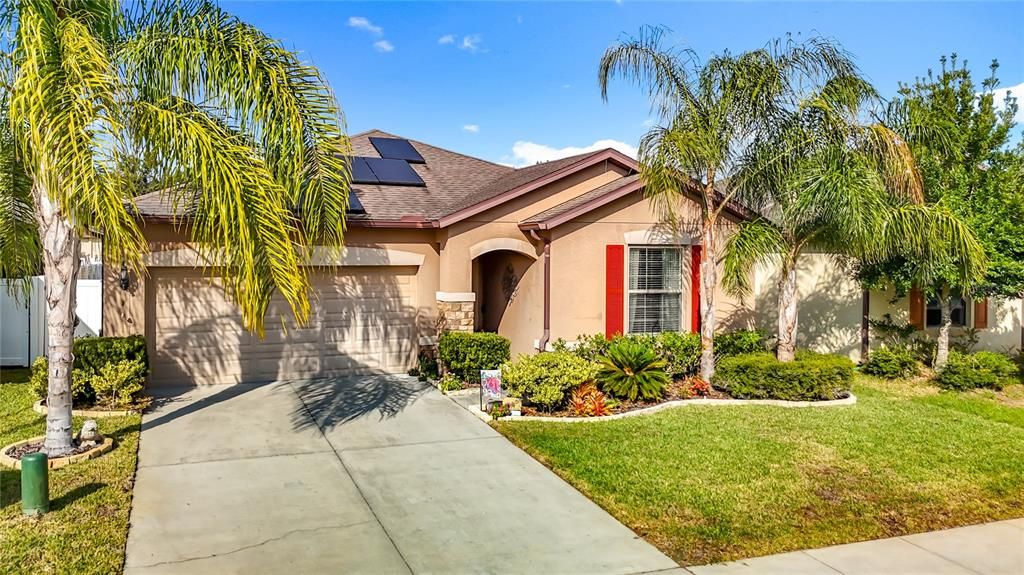 For Sale: $325,000 (3 beds, 2 baths, 1443 Square Feet)