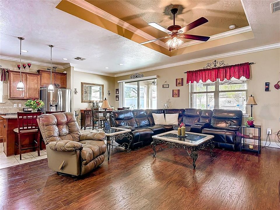 For Sale: $325,000 (3 beds, 2 baths, 1443 Square Feet)