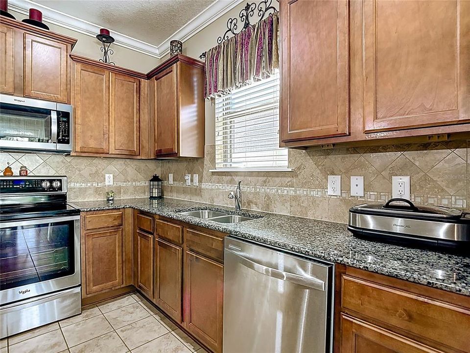 For Sale: $325,000 (3 beds, 2 baths, 1443 Square Feet)