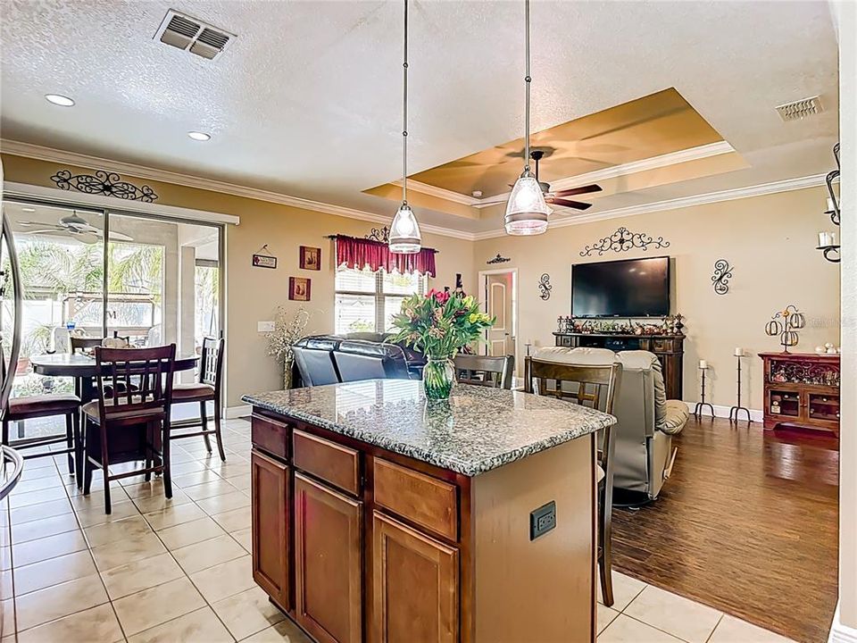 For Sale: $325,000 (3 beds, 2 baths, 1443 Square Feet)