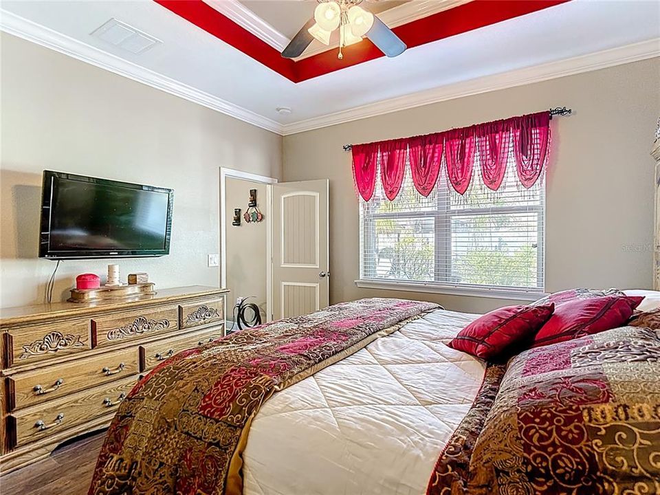 For Sale: $325,000 (3 beds, 2 baths, 1443 Square Feet)