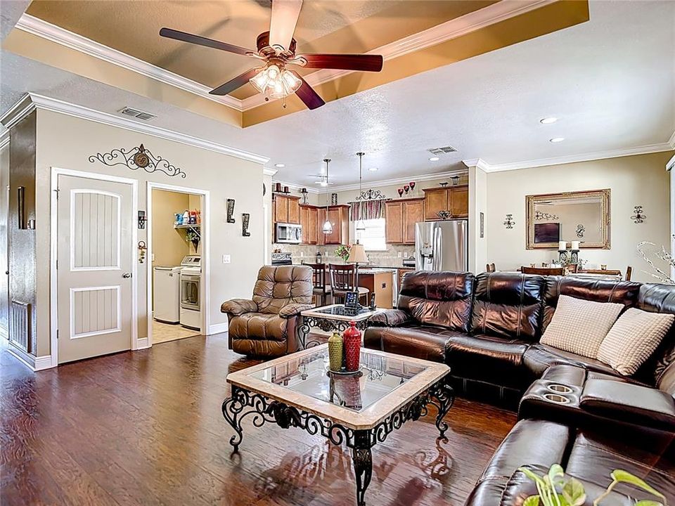 For Sale: $325,000 (3 beds, 2 baths, 1443 Square Feet)