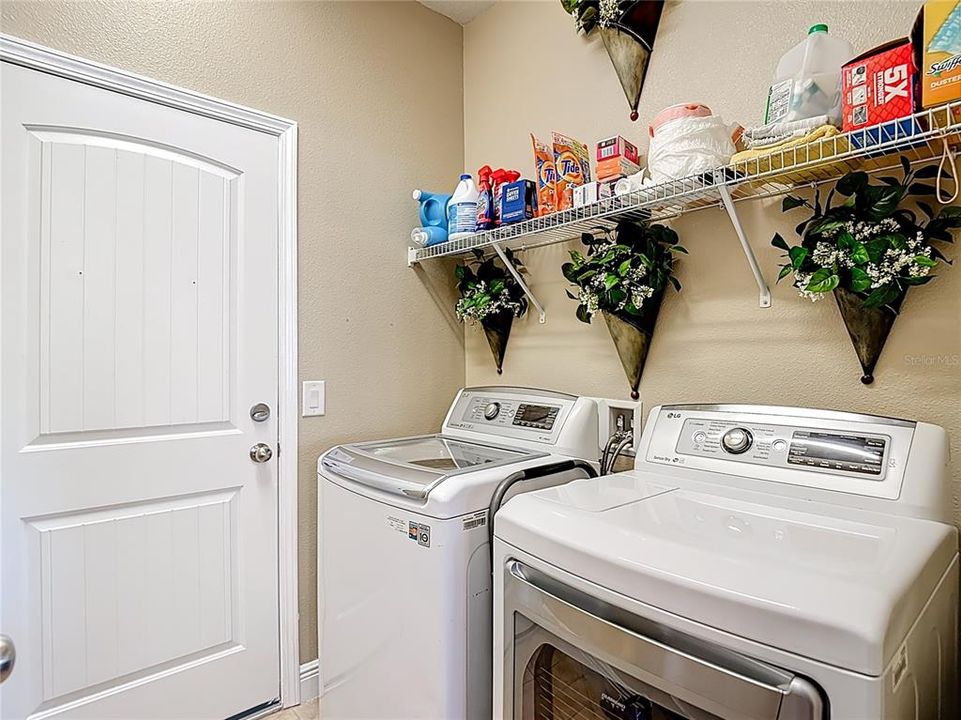 For Sale: $325,000 (3 beds, 2 baths, 1443 Square Feet)