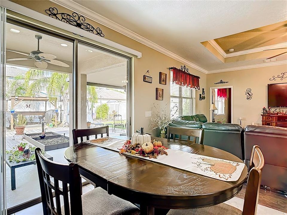 For Sale: $325,000 (3 beds, 2 baths, 1443 Square Feet)