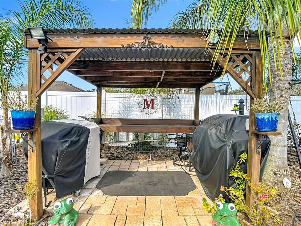 For Sale: $325,000 (3 beds, 2 baths, 1443 Square Feet)