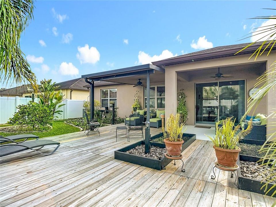 For Sale: $325,000 (3 beds, 2 baths, 1443 Square Feet)