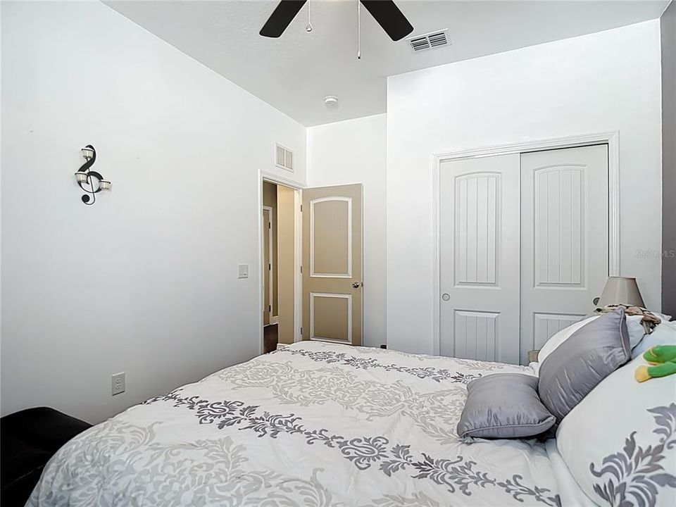 For Sale: $325,000 (3 beds, 2 baths, 1443 Square Feet)