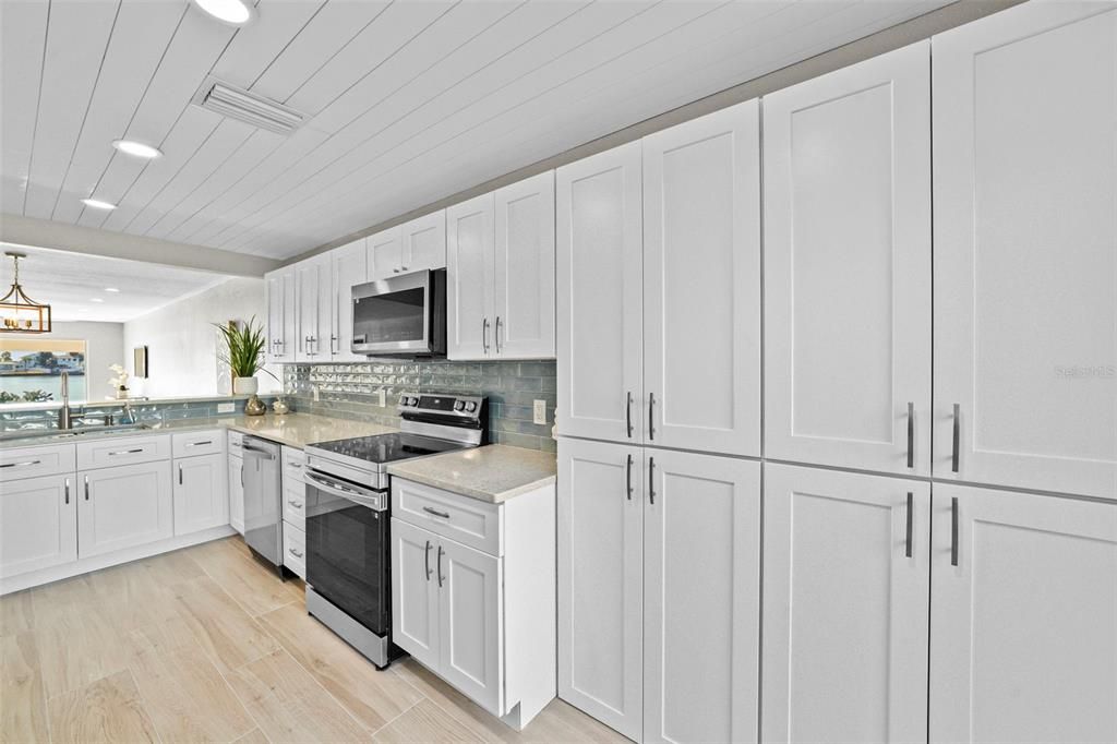 待售: $569,000 (2 贝兹, 2 浴室, 1400 平方英尺)