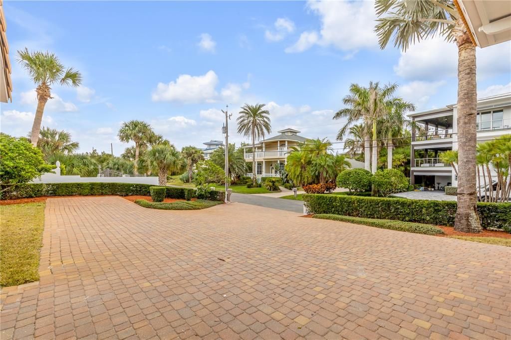 For Sale: $4,200,000 (5 beds, 6 baths, 4768 Square Feet)