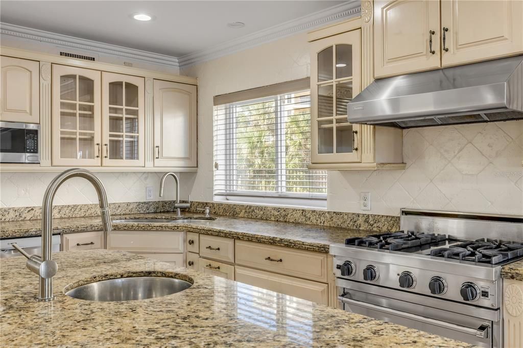 For Sale: $4,200,000 (5 beds, 6 baths, 4768 Square Feet)