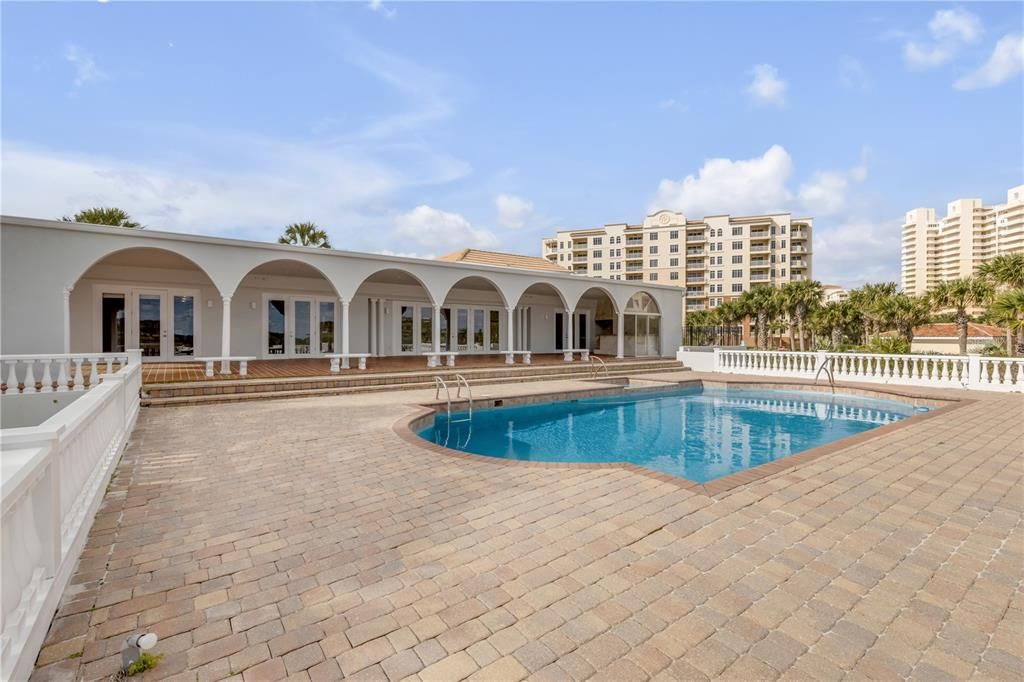 For Sale: $4,200,000 (5 beds, 6 baths, 4768 Square Feet)