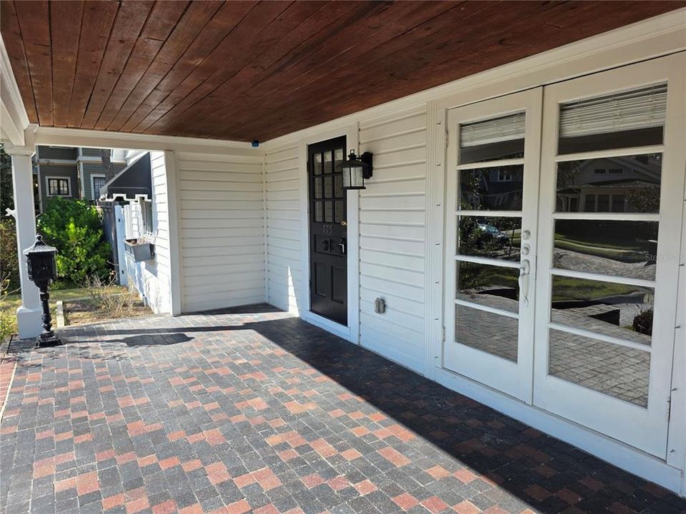 出租: $2,750 (2 贝兹, 1 浴室, 1068 平方英尺)