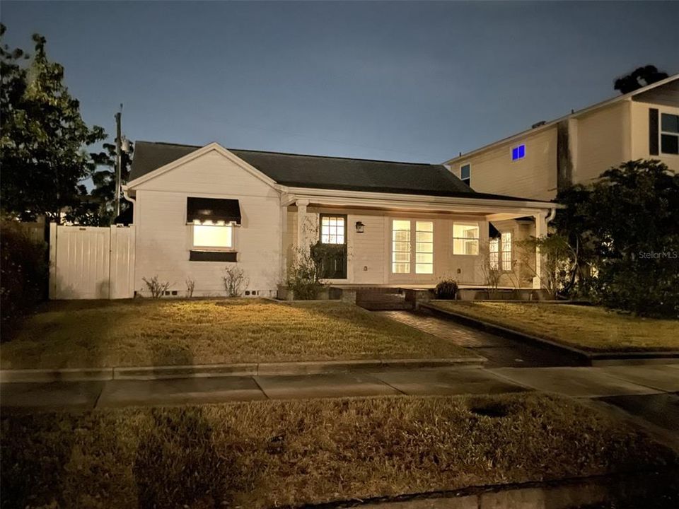 出租: $2,750 (2 贝兹, 1 浴室, 1068 平方英尺)