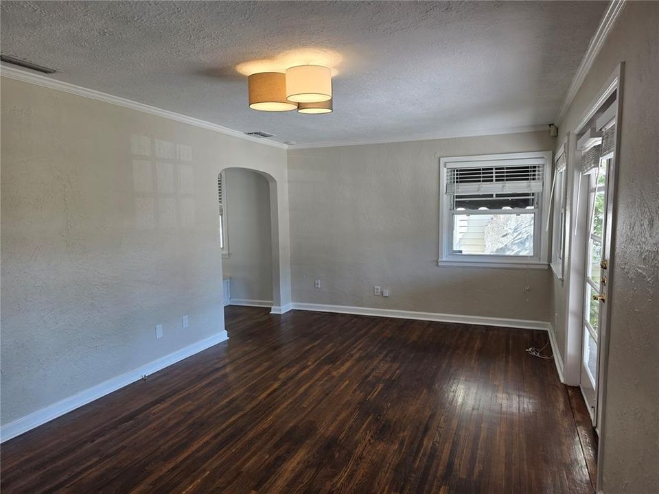 出租: $2,750 (2 贝兹, 1 浴室, 1068 平方英尺)