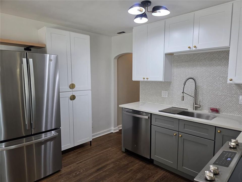 出租: $2,750 (2 贝兹, 1 浴室, 1068 平方英尺)