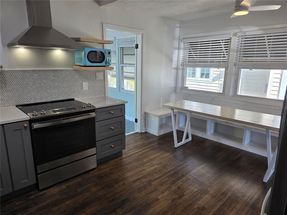 出租: $2,750 (2 贝兹, 1 浴室, 1068 平方英尺)