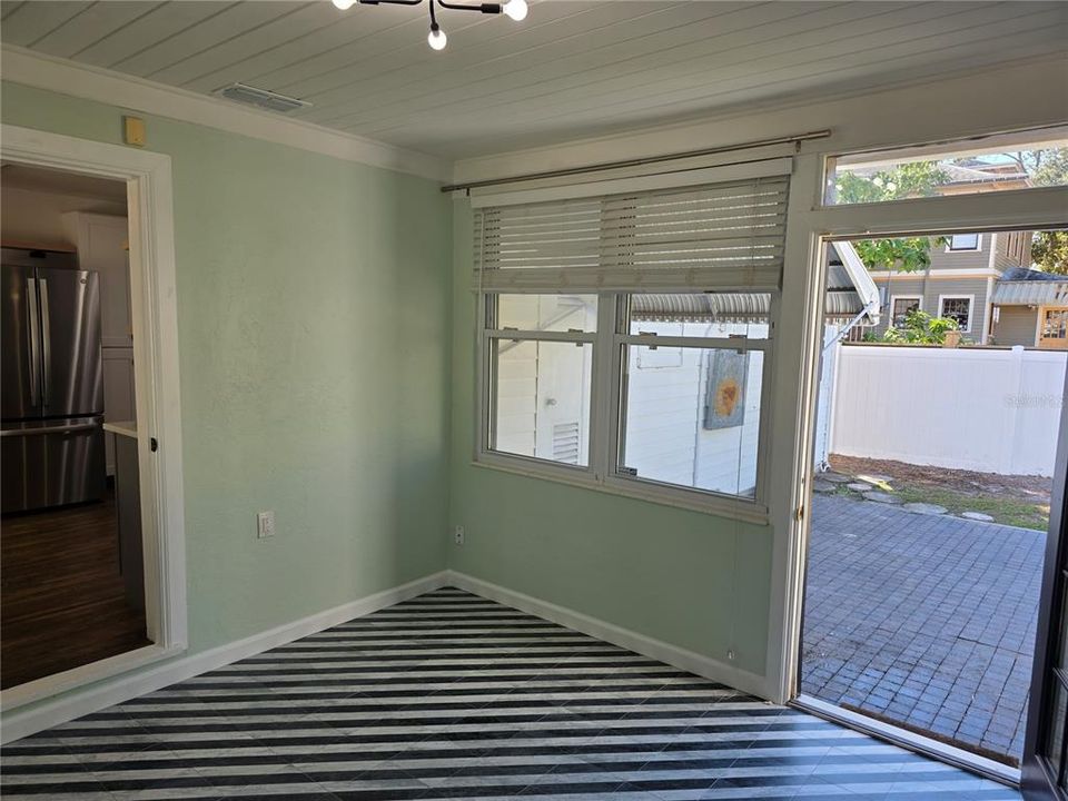 出租: $2,750 (2 贝兹, 1 浴室, 1068 平方英尺)