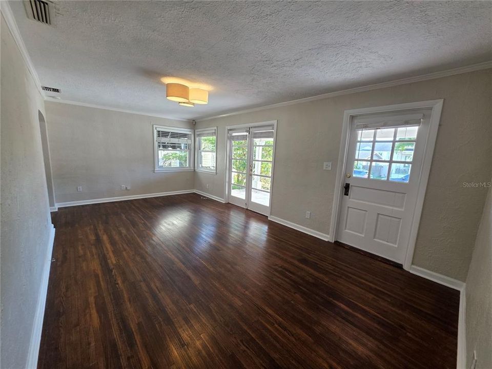 出租: $2,750 (2 贝兹, 1 浴室, 1068 平方英尺)