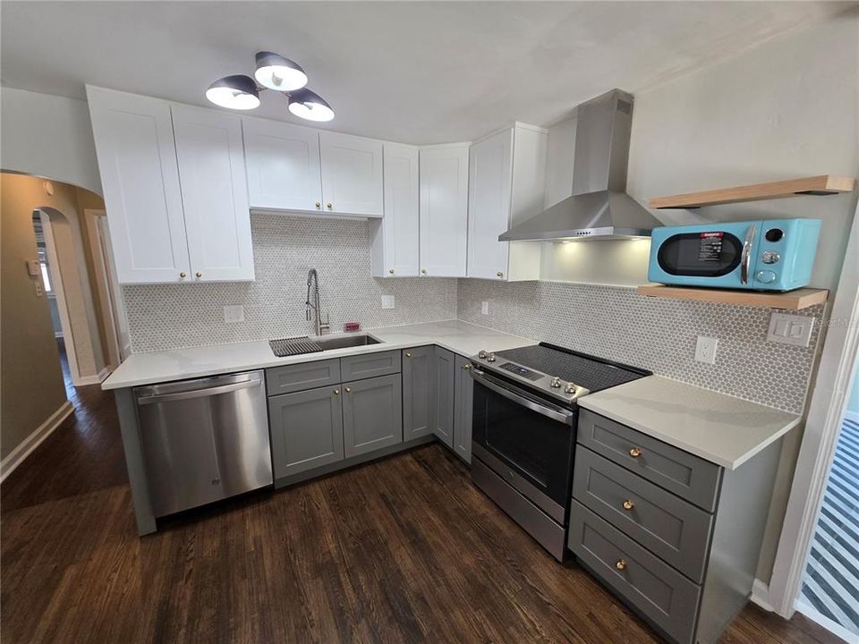 出租: $2,750 (2 贝兹, 1 浴室, 1068 平方英尺)