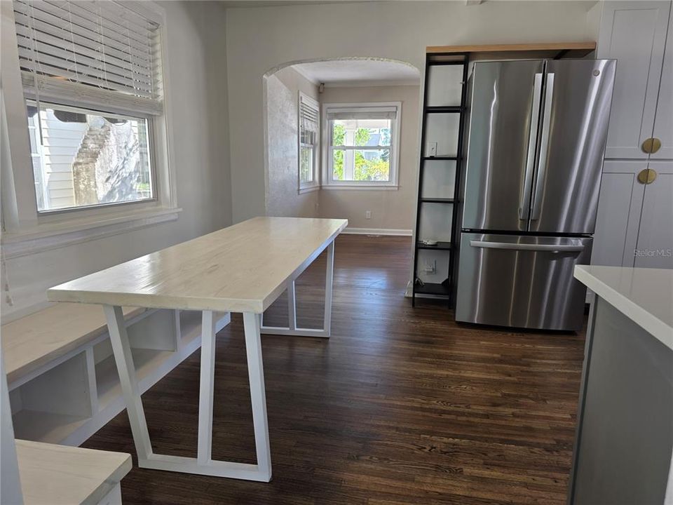 出租: $2,750 (2 贝兹, 1 浴室, 1068 平方英尺)