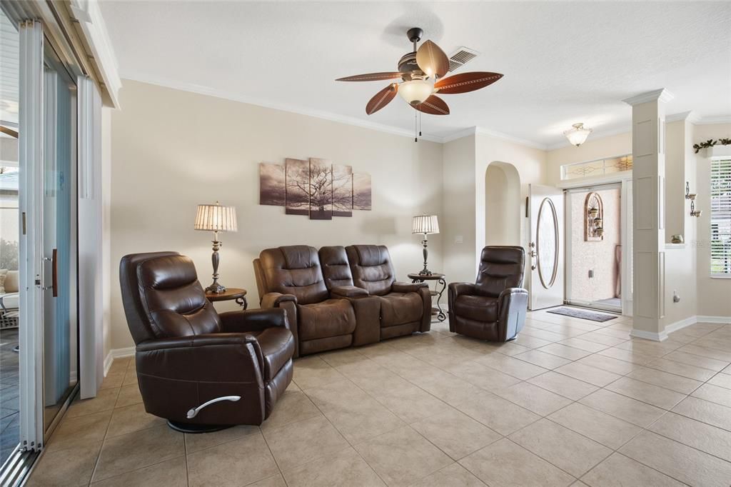 待售: $320,000 (3 贝兹, 2 浴室, 1705 平方英尺)