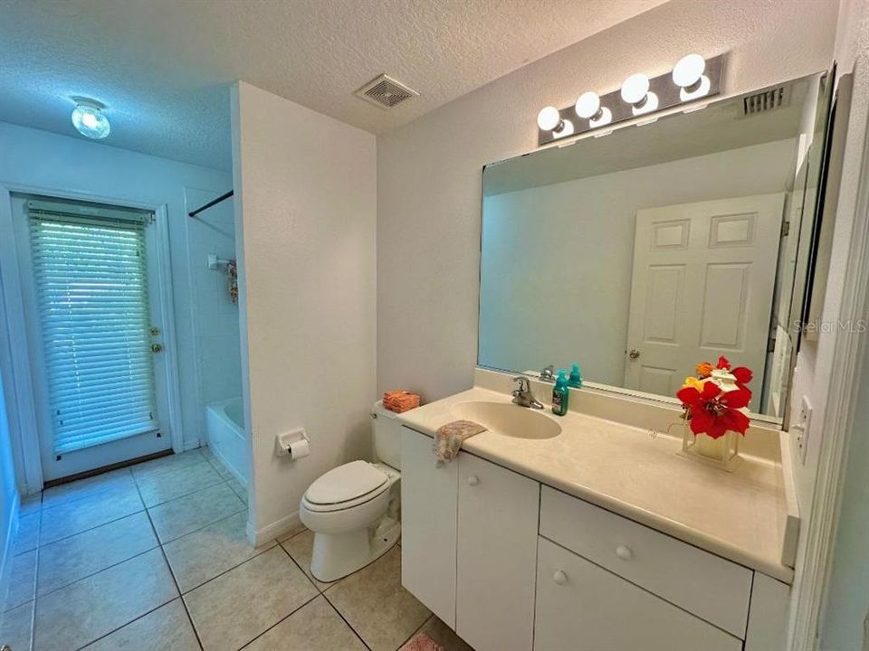 出租: $2,100 (5 贝兹, 3 浴室, 2839 平方英尺)