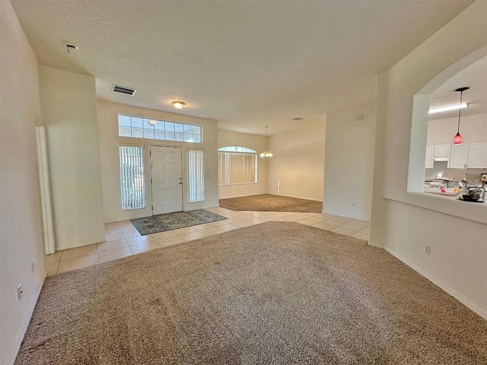 出租: $2,100 (5 贝兹, 3 浴室, 2839 平方英尺)